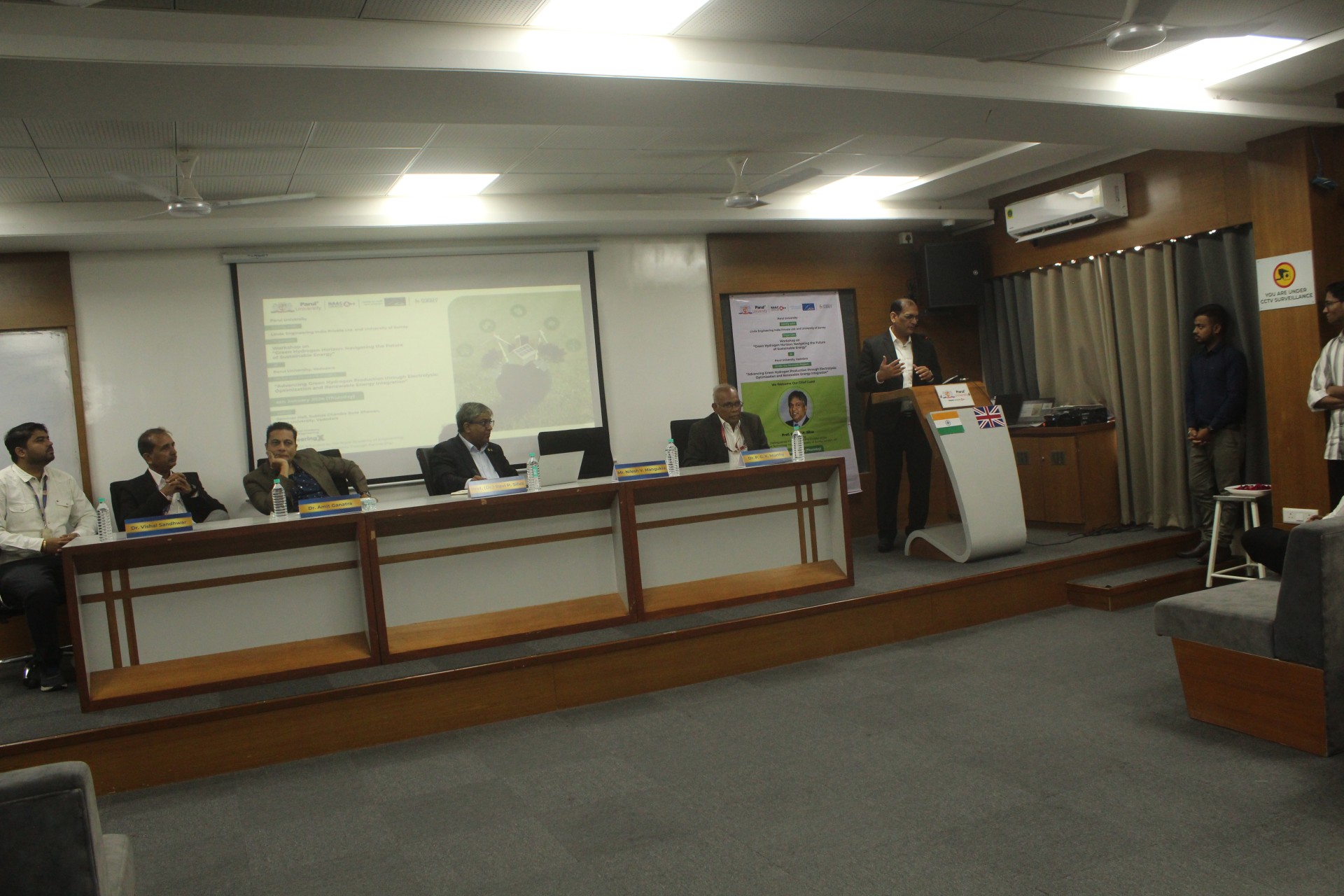 MR. NILESH MANGUKIA , DIRECTOR, LINDE ENGINEERING INDIA PVT LTD ADDRESSING PARTICIPANTS